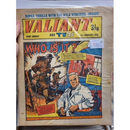 330 - VALIANT: collection of approx 137 issues, Valiant and TV21 comic, early 1970s period, generally in g... 