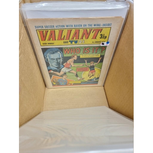 330 - VALIANT: collection of approx 137 issues, Valiant and TV21 comic, early 1970s period, generally in g... 