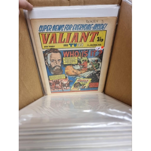 330 - VALIANT: collection of approx 137 issues, Valiant and TV21 comic, early 1970s period, generally in g... 