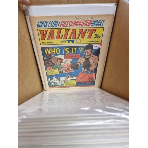 330 - VALIANT: collection of approx 137 issues, Valiant and TV21 comic, early 1970s period, generally in g... 