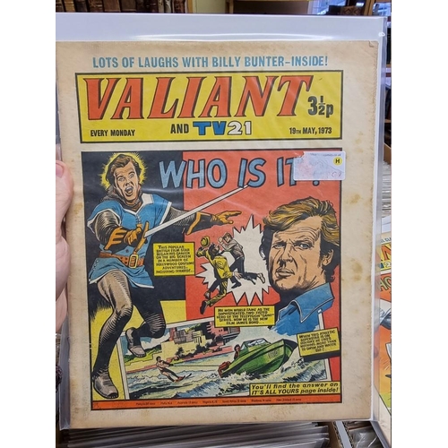 330 - VALIANT: collection of approx 137 issues, Valiant and TV21 comic, early 1970s period, generally in g... 