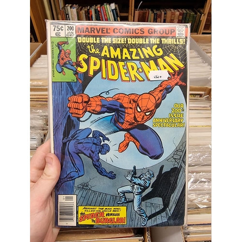 334 - SPIDERMAN: collection of approx 150+ mixed comics, to include a quantity of 'The Amazing Spider... 