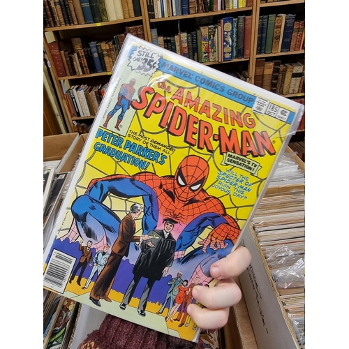 334 - SPIDERMAN: collection of approx 150+ mixed comics, to include a quantity of 'The Amazing Spider... 