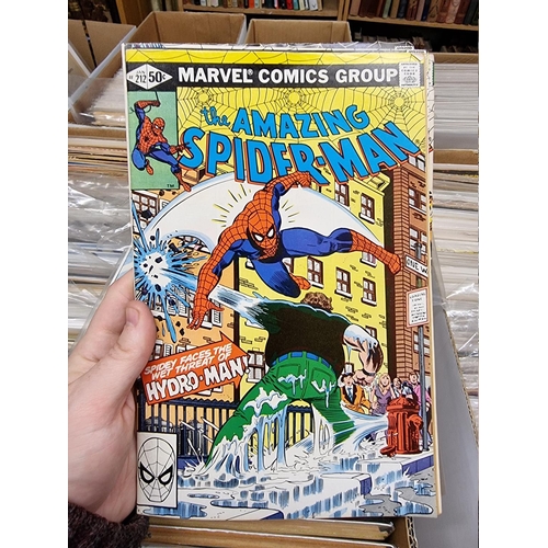 334 - SPIDERMAN: collection of approx 150+ mixed comics, to include a quantity of 'The Amazing Spider... 