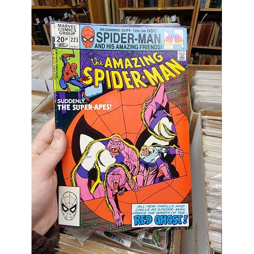 334 - SPIDERMAN: collection of approx 150+ mixed comics, to include a quantity of 'The Amazing Spider... 