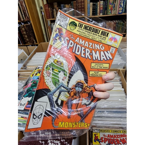 334 - SPIDERMAN: collection of approx 150+ mixed comics, to include a quantity of 'The Amazing Spider... 