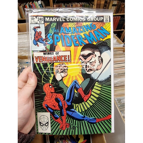 334 - SPIDERMAN: collection of approx 150+ mixed comics, to include a quantity of 'The Amazing Spider... 