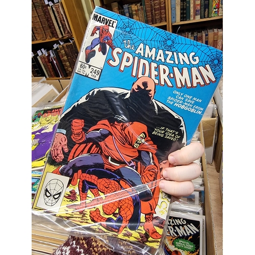 334 - SPIDERMAN: collection of approx 150+ mixed comics, to include a quantity of 'The Amazing Spider... 