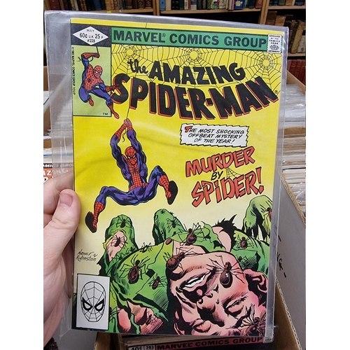 334 - SPIDERMAN: collection of approx 150+ mixed comics, to include a quantity of 'The Amazing Spider... 