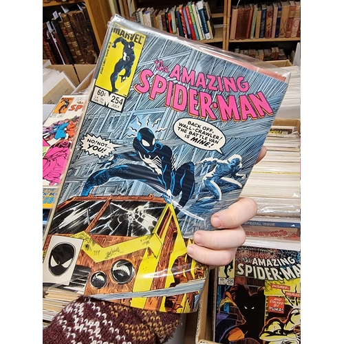 334 - SPIDERMAN: collection of approx 150+ mixed comics, to include a quantity of 'The Amazing Spider... 