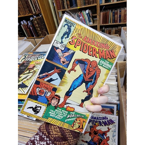 334 - SPIDERMAN: collection of approx 150+ mixed comics, to include a quantity of 'The Amazing Spider... 