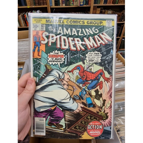 334 - SPIDERMAN: collection of approx 150+ mixed comics, to include a quantity of 'The Amazing Spider... 