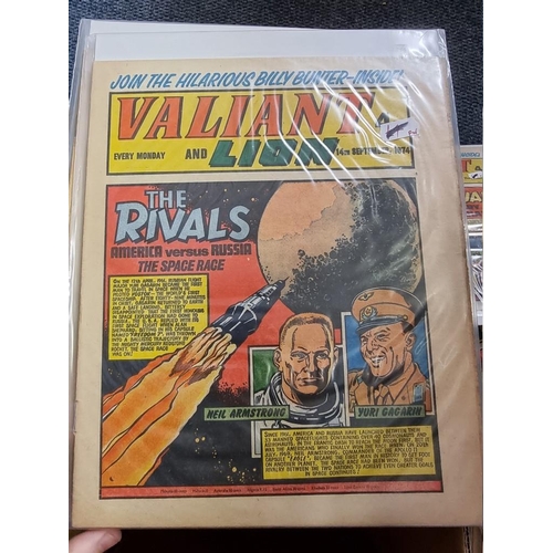 346 - COMICS: box of approx 100 comics to include Scream (#1-14): Valiant Jan 74-Sep76 and others. (One bo... 