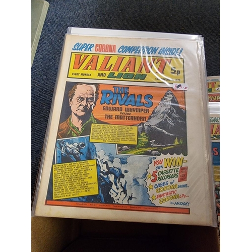 346 - COMICS: box of approx 100 comics to include Scream (#1-14): Valiant Jan 74-Sep76 and others. (One bo... 