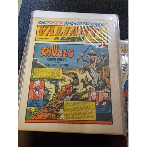 346 - COMICS: box of approx 100 comics to include Scream (#1-14): Valiant Jan 74-Sep76 and others. (One bo... 