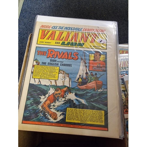 346 - COMICS: box of approx 100 comics to include Scream (#1-14): Valiant Jan 74-Sep76 and others. (One bo... 