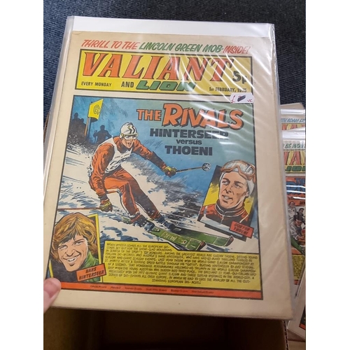 346 - COMICS: box of approx 100 comics to include Scream (#1-14): Valiant Jan 74-Sep76 and others. (One bo... 