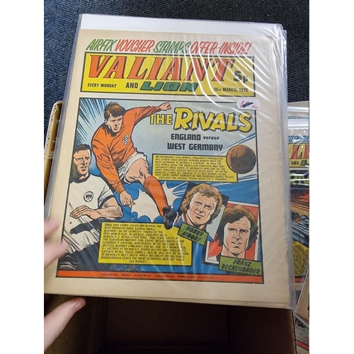 346 - COMICS: box of approx 100 comics to include Scream (#1-14): Valiant Jan 74-Sep76 and others. (One bo... 