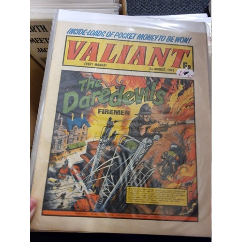 346 - COMICS: box of approx 100 comics to include Scream (#1-14): Valiant Jan 74-Sep76 and others. (One bo... 