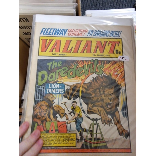 346 - COMICS: box of approx 100 comics to include Scream (#1-14): Valiant Jan 74-Sep76 and others. (One bo... 