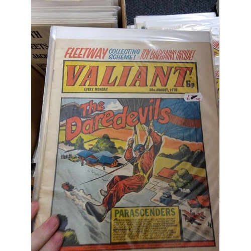 346 - COMICS: box of approx 100 comics to include Scream (#1-14): Valiant Jan 74-Sep76 and others. (One bo... 