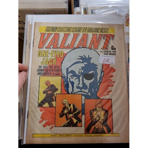 346 - COMICS: box of approx 100 comics to include Scream (#1-14): Valiant Jan 74-Sep76 and others. (One bo... 