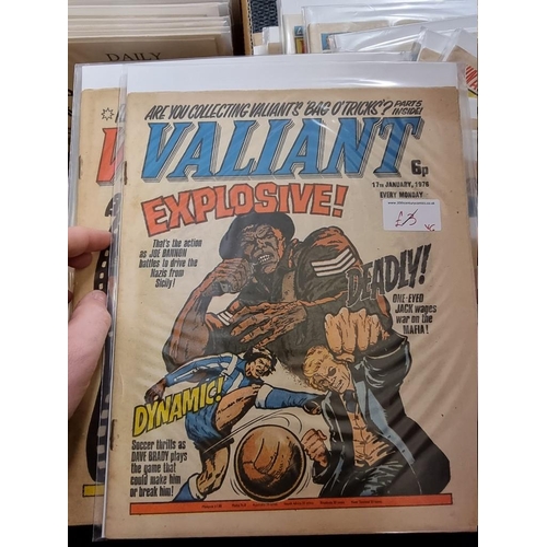 346 - COMICS: box of approx 100 comics to include Scream (#1-14): Valiant Jan 74-Sep76 and others. (One bo... 