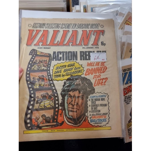 346 - COMICS: box of approx 100 comics to include Scream (#1-14): Valiant Jan 74-Sep76 and others. (One bo... 