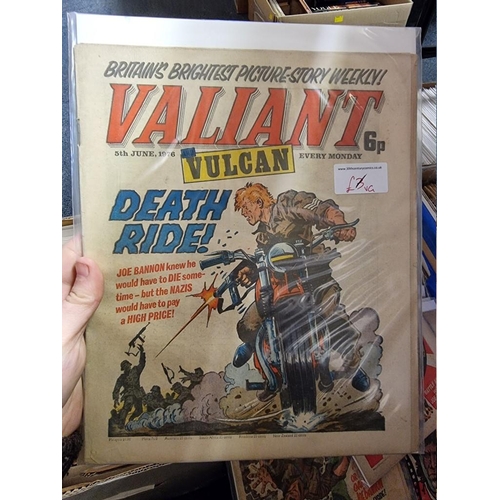 346 - COMICS: box of approx 100 comics to include Scream (#1-14): Valiant Jan 74-Sep76 and others. (One bo... 