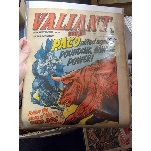 346 - COMICS: box of approx 100 comics to include Scream (#1-14): Valiant Jan 74-Sep76 and others. (One bo... 