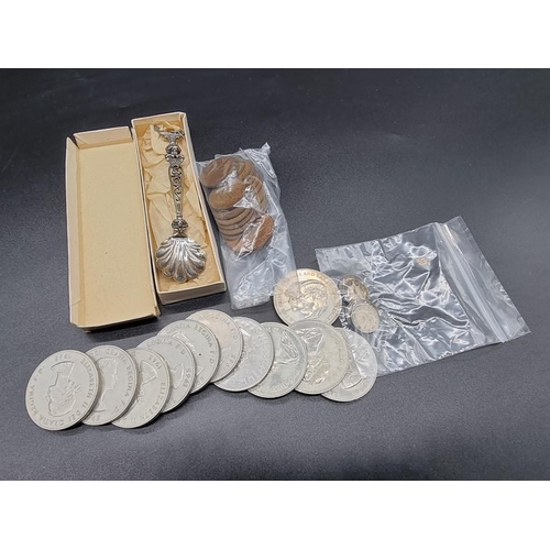 854 - Coins: eleven various Elizabeth II commemorative crowns, to include eight Churchill 1965 examples; t... 