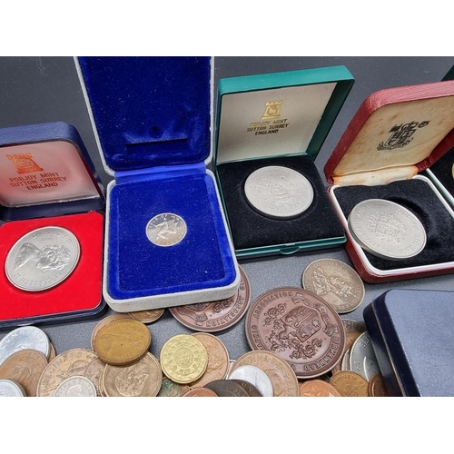 859 - Coins: a quantity of UK and world coins.