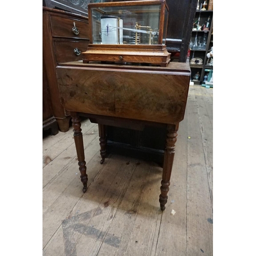 1266 - A George IV mahogany Pembroke work table, 69cm wide when open.