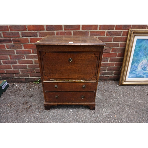 1010a - An antique oak commode, 75cm high x 59cm wide.