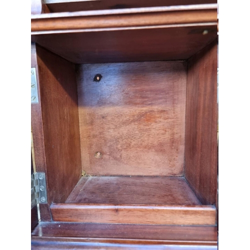 1246 - An early 20th century walnut wall cabinet, 46cm wide.