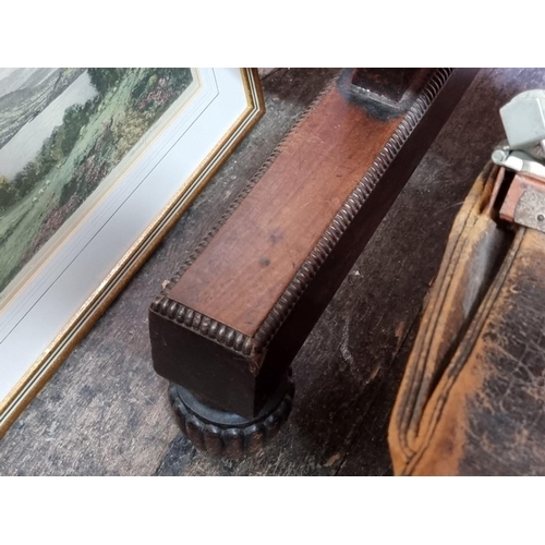 1392 - A Regency mahogany sofa table, 96.5cm wide when closed. 