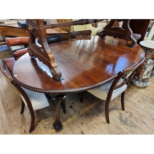 1459 - An early 20th century mahogany extending dining table, with two leaf insertions, on ball and claw fe... 