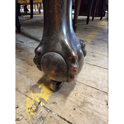 1459 - An early 20th century mahogany extending dining table, with two leaf insertions, on ball and claw fe... 