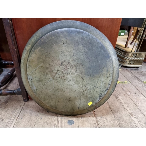 1466 - A large Indo-Persian circular tray, with Kashmiri lacquer decoration, 59cm diameter. ... 