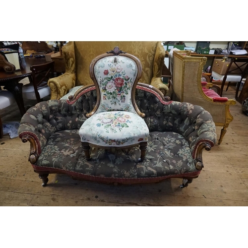 1468 - A Victorian walnut, inlaid and button upholstered settee, 170cm wide; together with a matching ... 