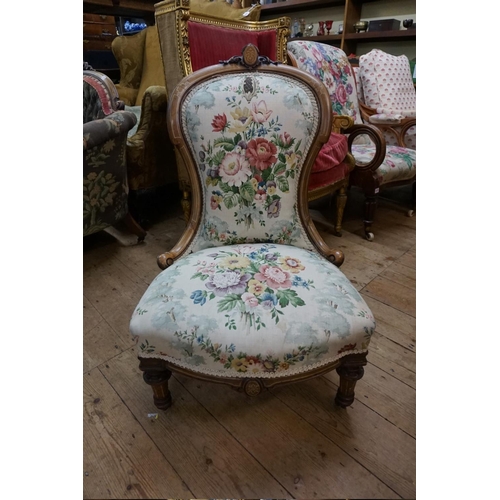 1468 - A Victorian walnut, inlaid and button upholstered settee, 170cm wide; together with a matching ... 