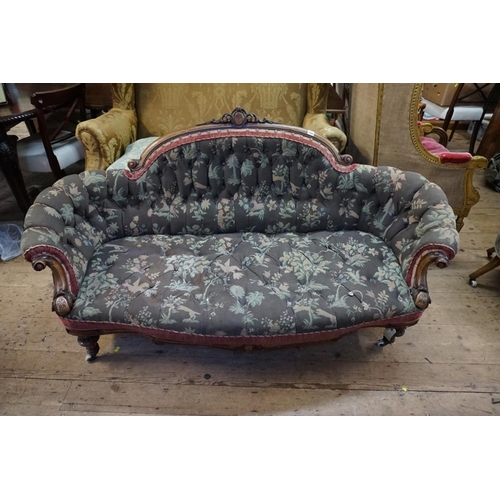 1468 - A Victorian walnut, inlaid and button upholstered settee, 170cm wide; together with a matching ... 