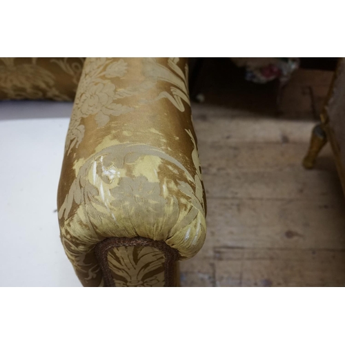 1471 - (ML) An antique wing back two seater settee, on claw and ball feet to the front.Provenance: The Nash... 