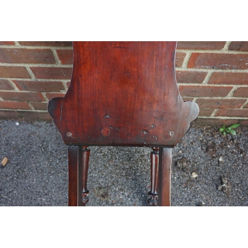 1473 - A Victorian mahogany hall chair. 