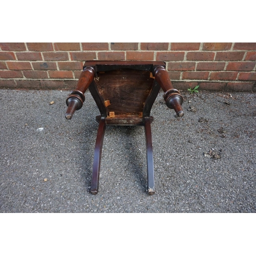 1473 - A Victorian mahogany hall chair. 