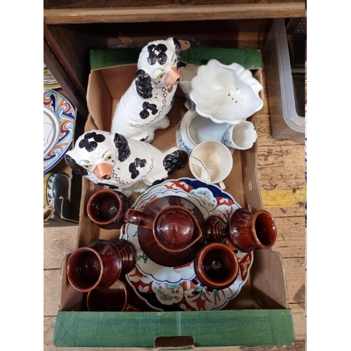 1573 - A mixed group of pottery and porcelain, to include Japanese Imari. 