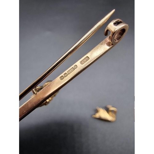 717 - A 9ct gold tie pin decorated pendant swan, by G&P, Birmingham 1929, 6cm; together with a similar... 