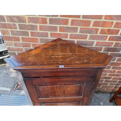 1067 - An antique mahogany corner cupboard, 89cm wide x 112cm high.