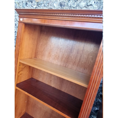 1070 - A pair of reproduction open bookcases, 77cm wide x 184cm high.