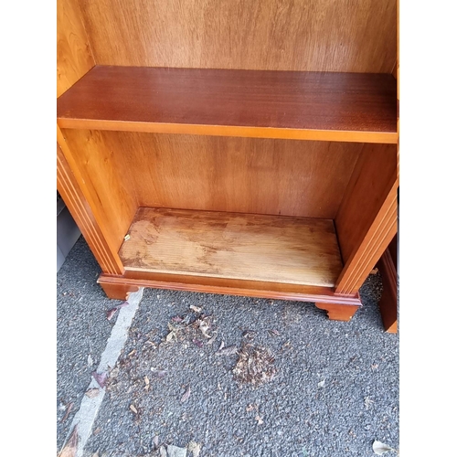 1070 - A pair of reproduction open bookcases, 77cm wide x 184cm high.